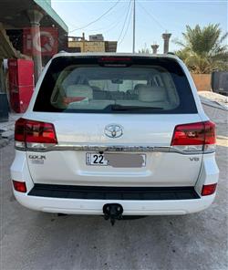 تۆیۆتا لاند کروزەر